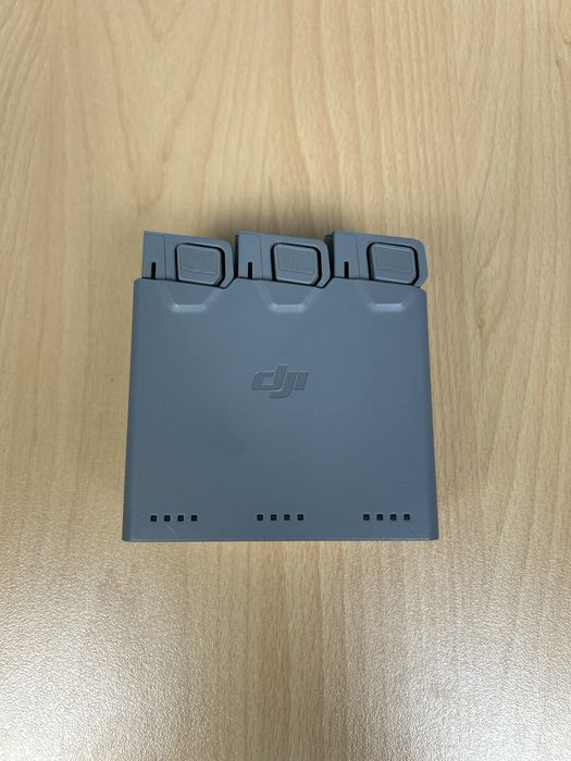 Продаваме дрон DJI Mini 5 Pro Fly More Combo RC2 в комплект с 3 броя батерии, Hub за зареждане, филтри и чанта за пренос. С оставаща гаранция!