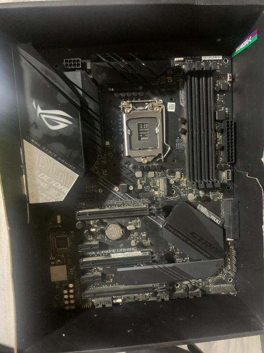 Vand placa de baza Asus Rog DEFECTA