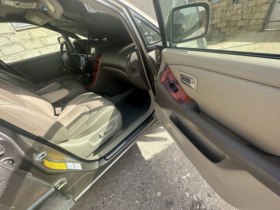 ЛексусРХ-300