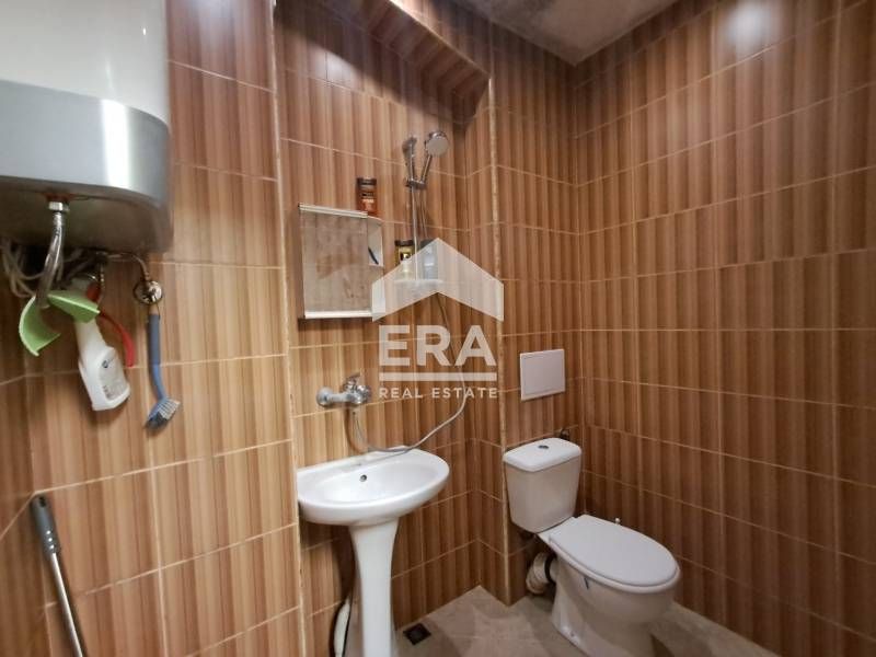 Просторна обзаведена гарсониера за продажба, в жк Трошево, Варна, в бл