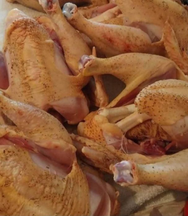 Pui albi de carne și găini albe de carne