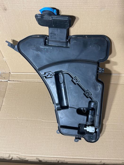 Rezervor spalator parbriz / Set duza  Bmw seria 5 G30/31 7 G11/12