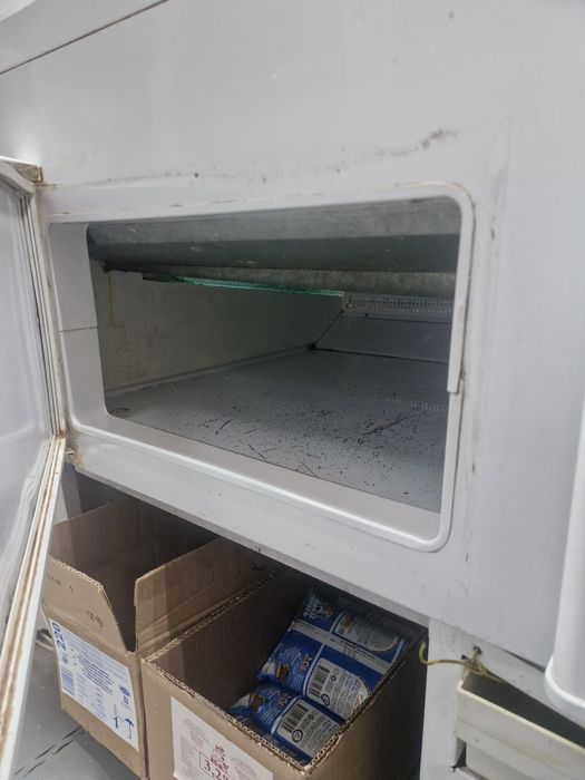 Продам холодильную витрину