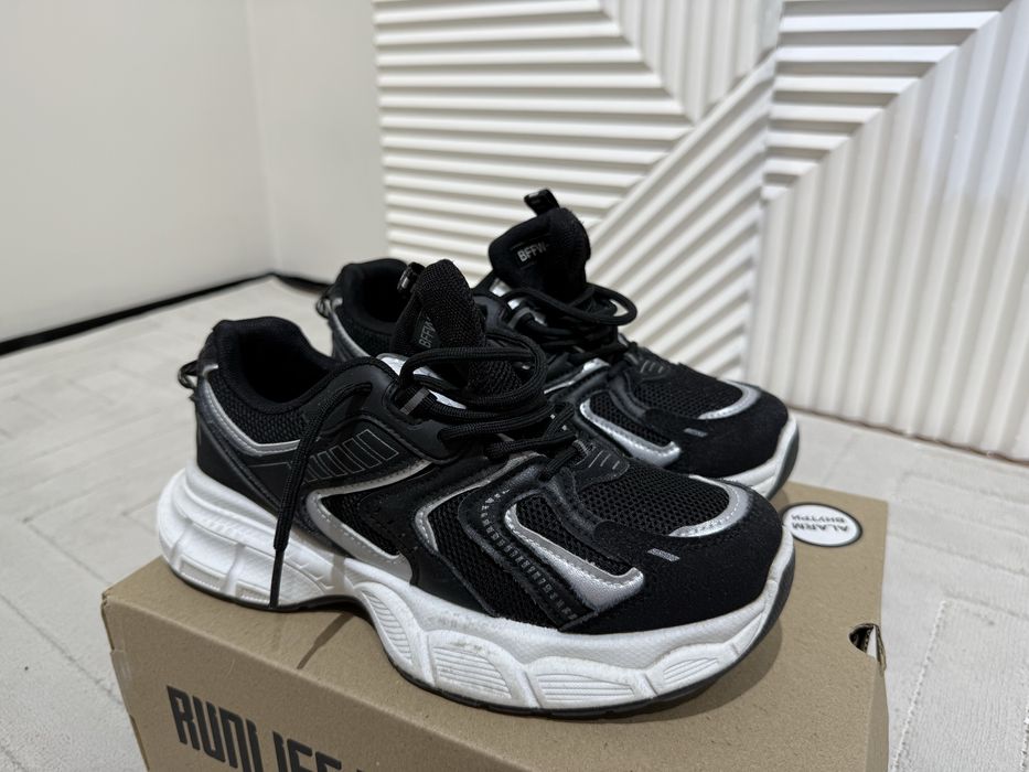 Кроссовки  38-39 размера