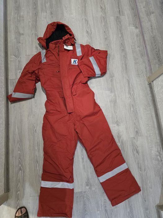 Продам комбинезон зимний