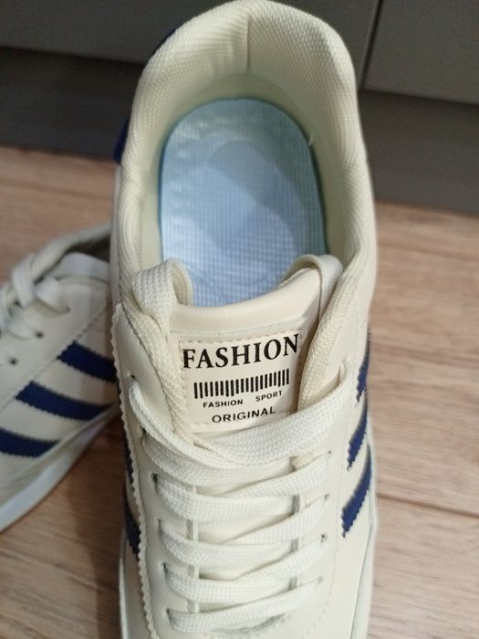 Кроссовки Adidas 43-44