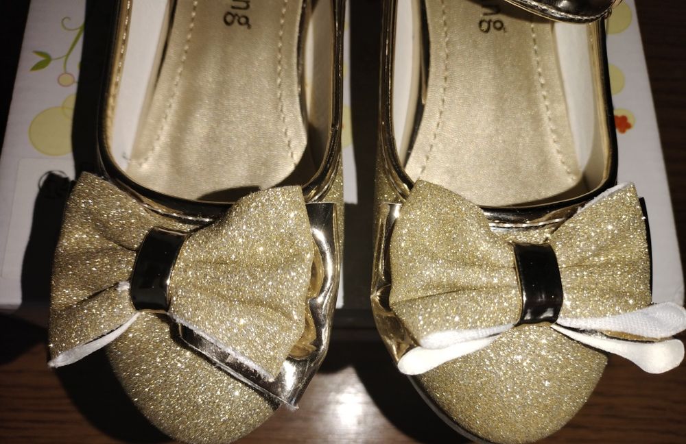 Pantofi aurii fetita 30