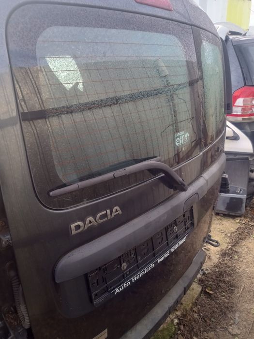 Dezmembrez Dacia Logan