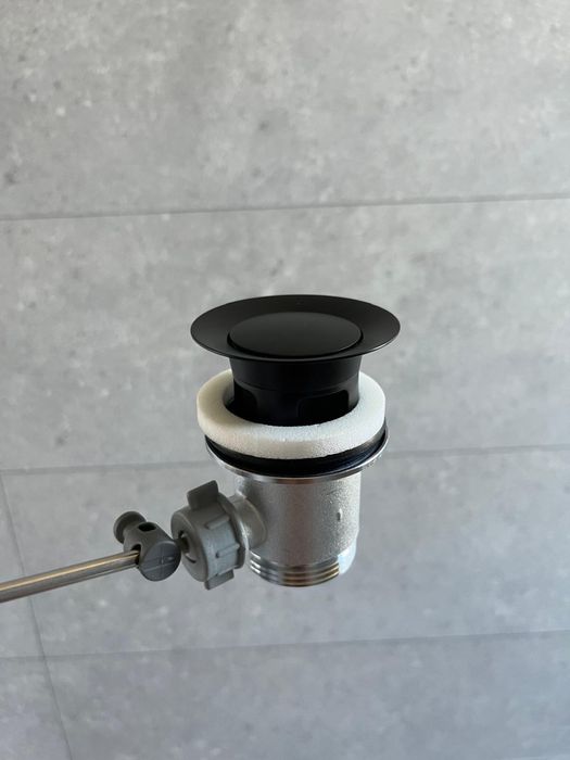 Клик-клак клапа сифон (за умивалник) Цвят черен мат (титаниево черно)