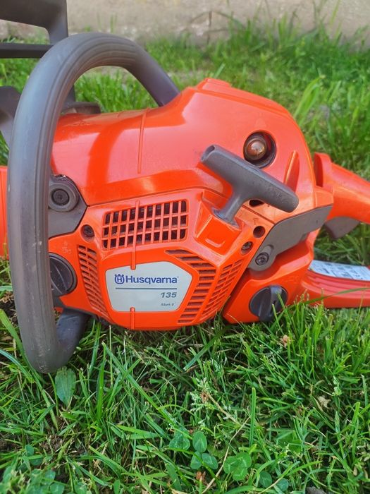 Vând Husqvarna 135 Mark//
