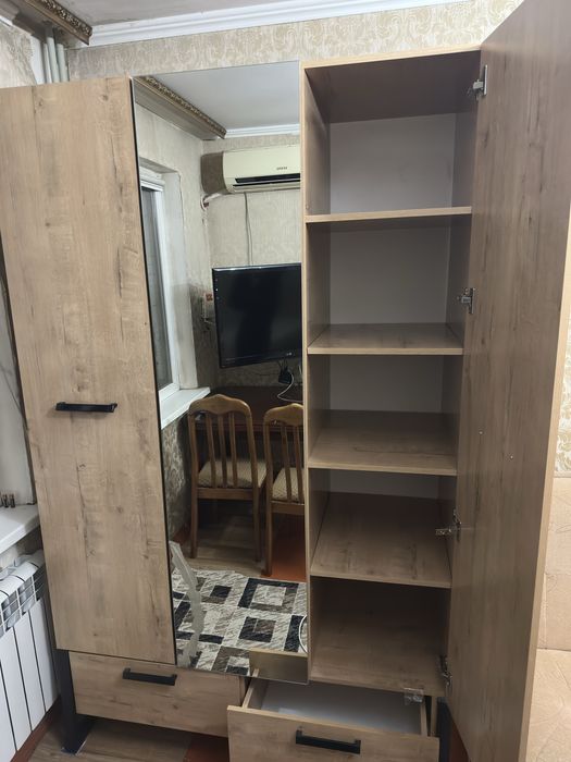 Мебель, кровать и шкаф с матрасом