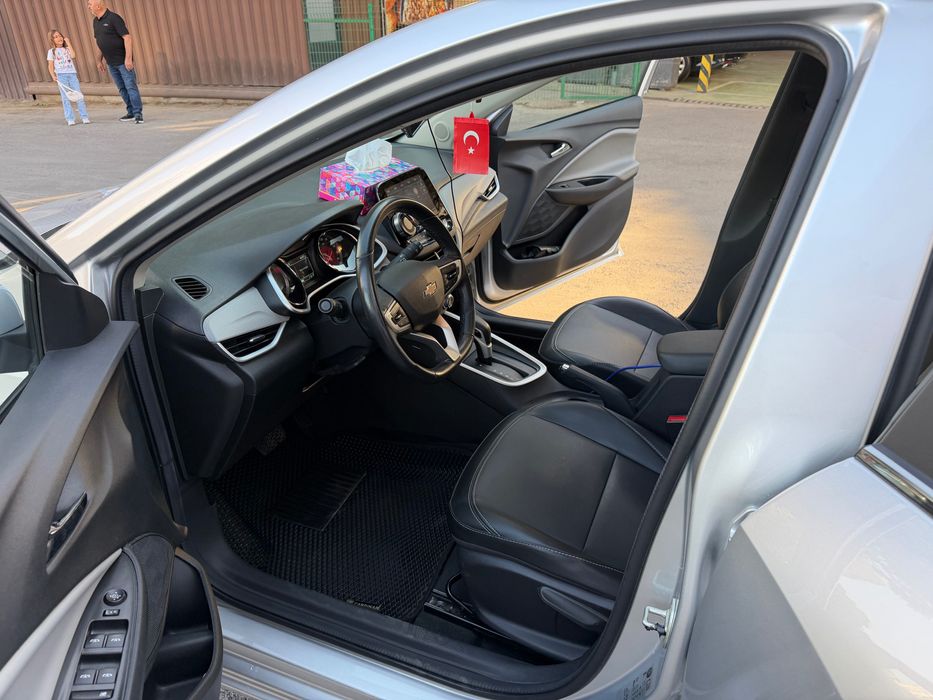 Chevrolet Onix Premier 2023 года.