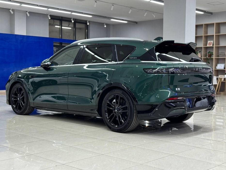 Voyah free Apollo tech Hybrid 4 RWD (2 ta motor)