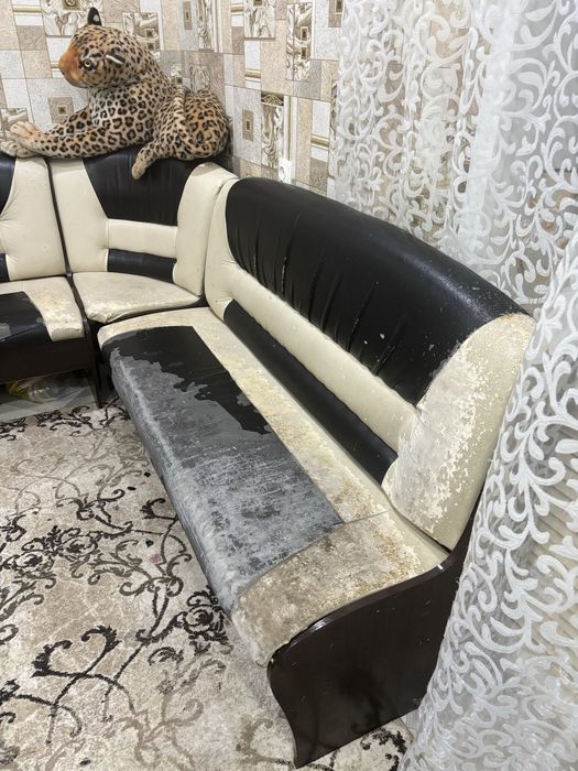 Продам угловой диван стол