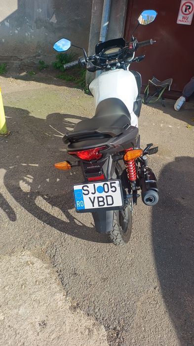 Honda  cbf 125   4300km   honda cb 125 f