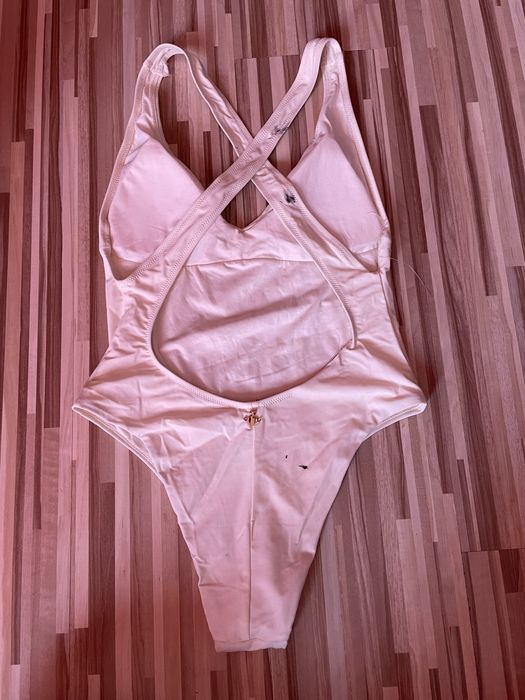 Цял бански, с леки дефекти