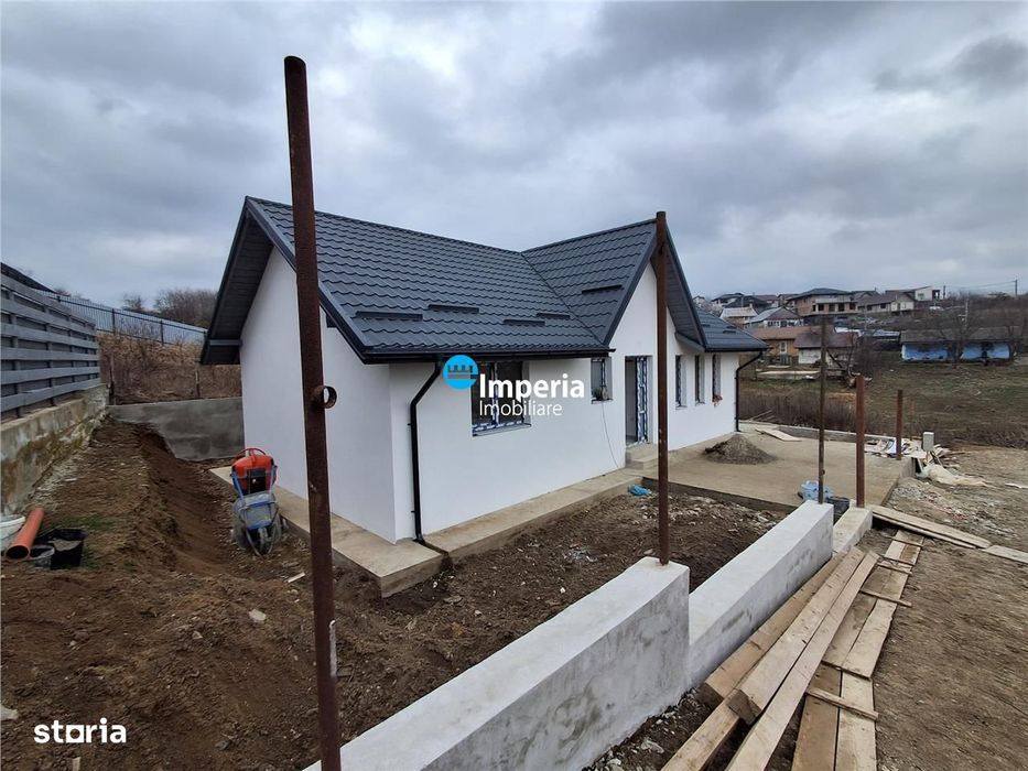 Casa plan parter de vanzare in zona Bucium Visan