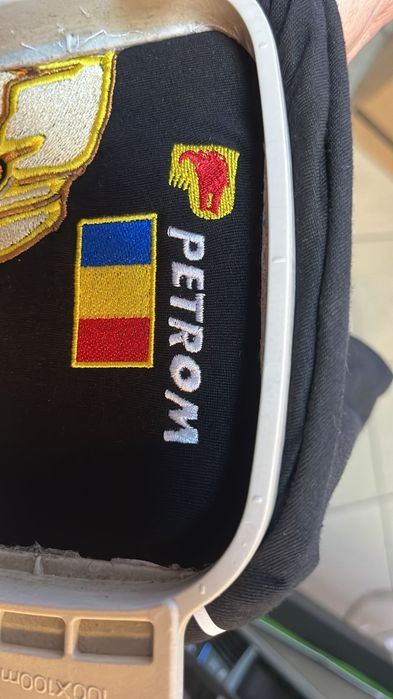 Vrei un tricou personalizat care să iasă în evidență?