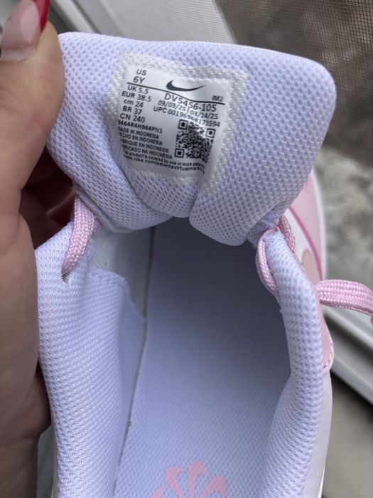 Дамски спортни обувки Nike