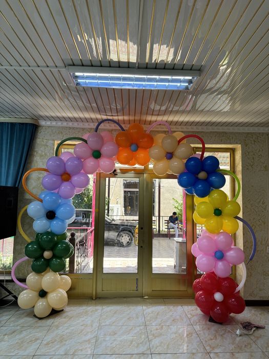 Шар арка, красный дорожка.