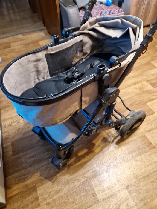 Продам детскую коляску