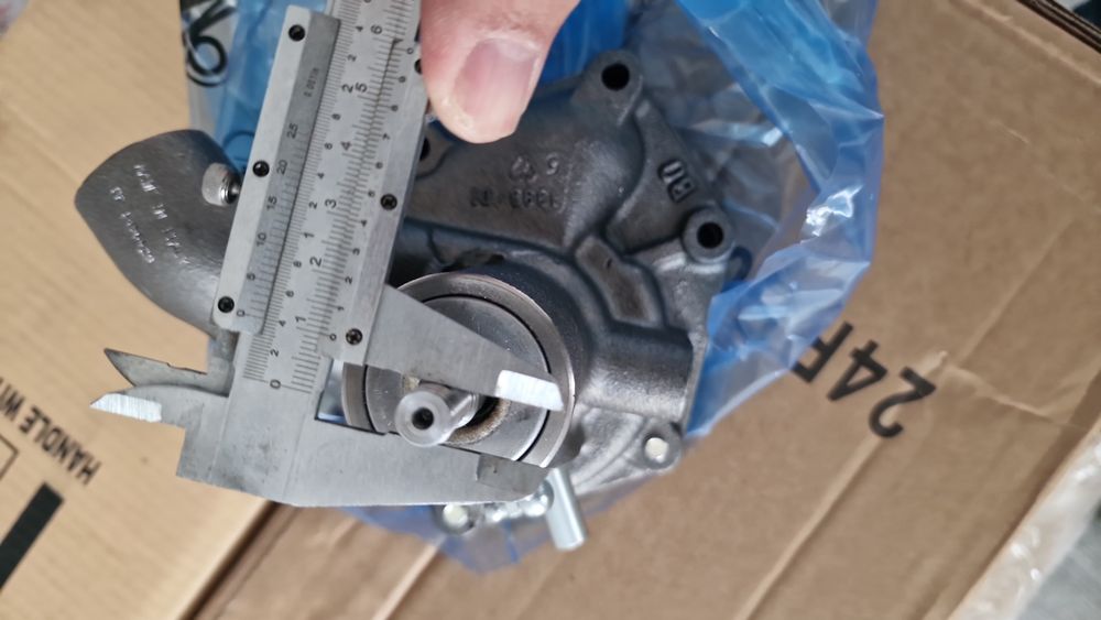 Pompa apa tractor fiat 411.415 pe original import italia preț 650 lei