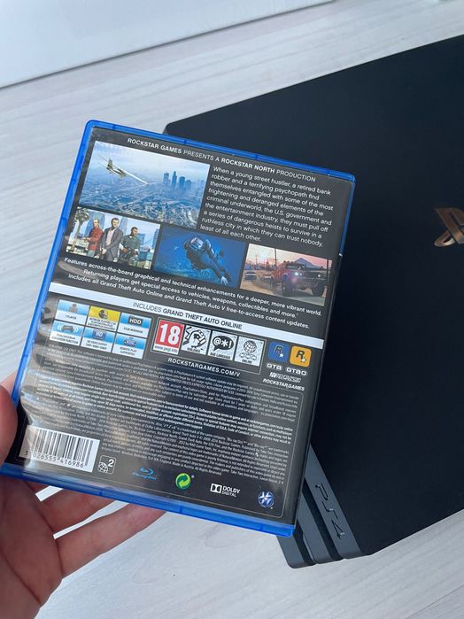 PlayStation Pro 4 + едн джойстик и подарък игра Grand Theft Auto 5