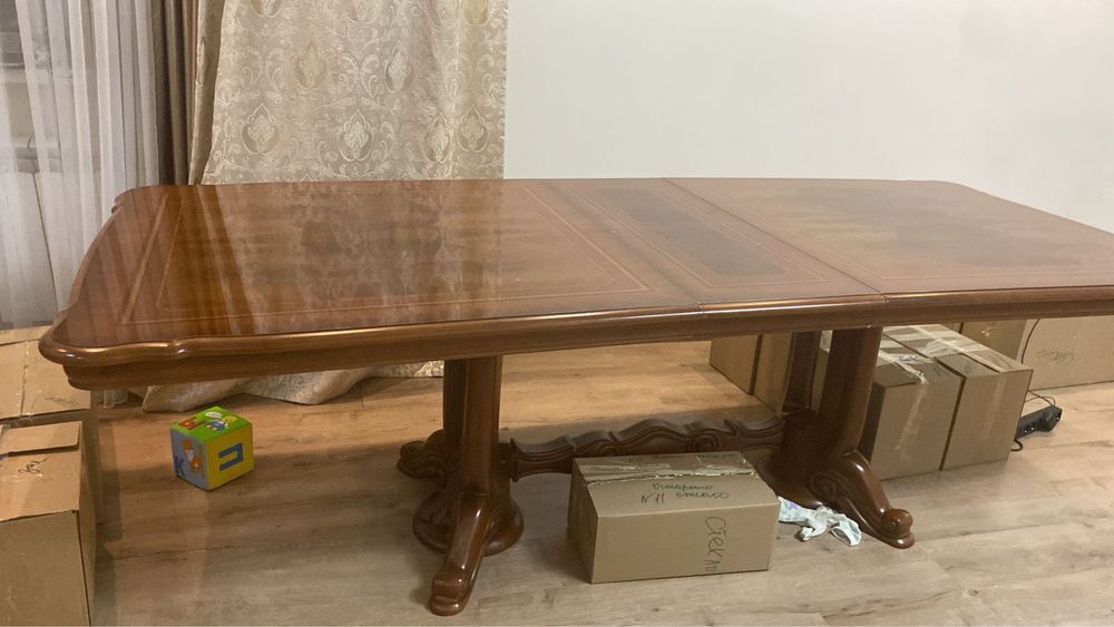 Продам стол обеденный