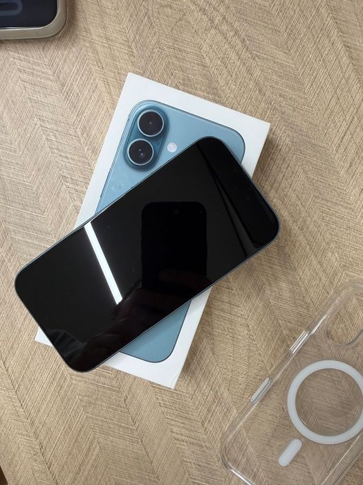 iPhone 16 128gb blue