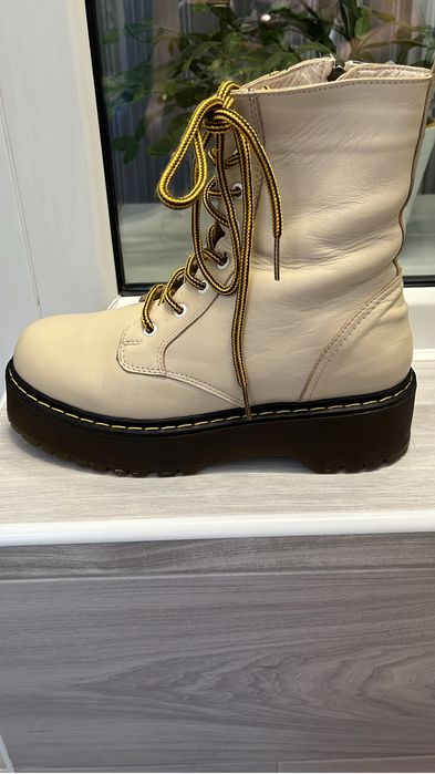 Продам ботинки