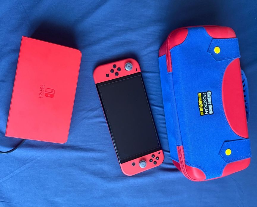 Nintendo Switch OLED – Mario Red Edition + 3 jocuri