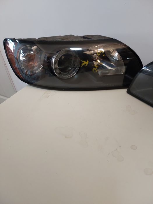 Far Stanga Dreapta Volvo S40 V50 negru si pe gri European