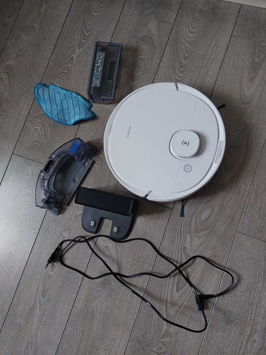 Робот-пылесос Ecovacs Deebot 8 в идеальном состоянии
