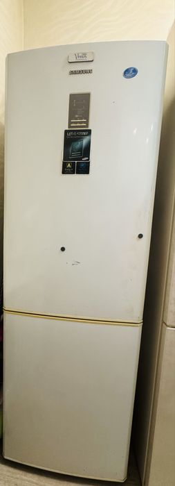 Холодильник Samsung