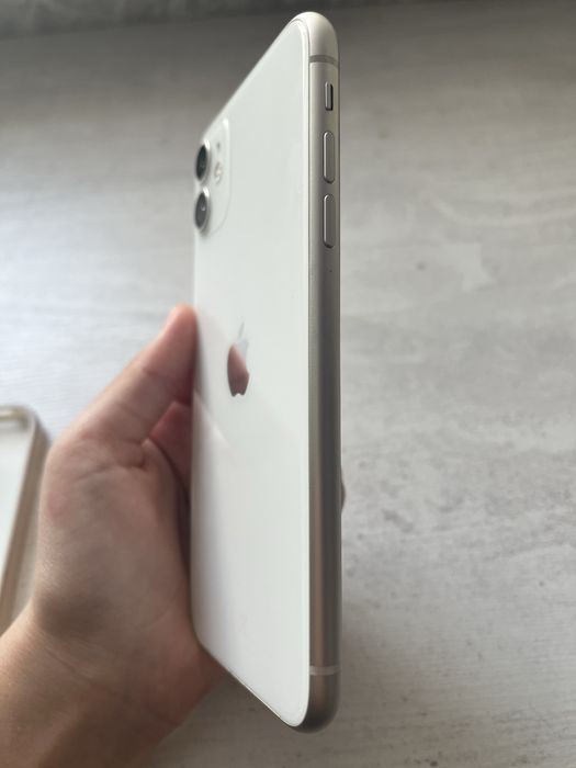 iPhone 11 белого цвета