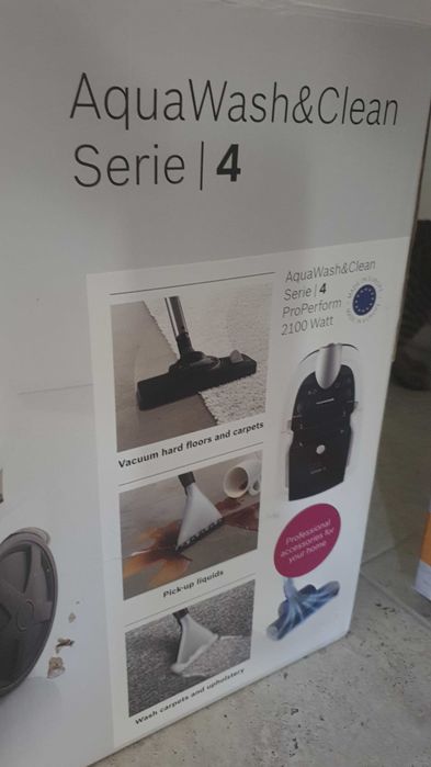 Bosch AquaWash&Clean Serie 4 2100W моюща прахосмукачка