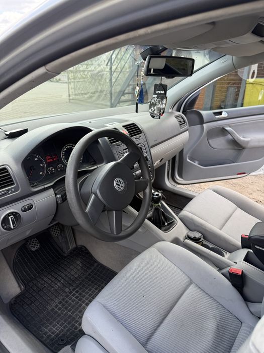 Vând Volkswagen Golf 5, motor 1.9 TDI