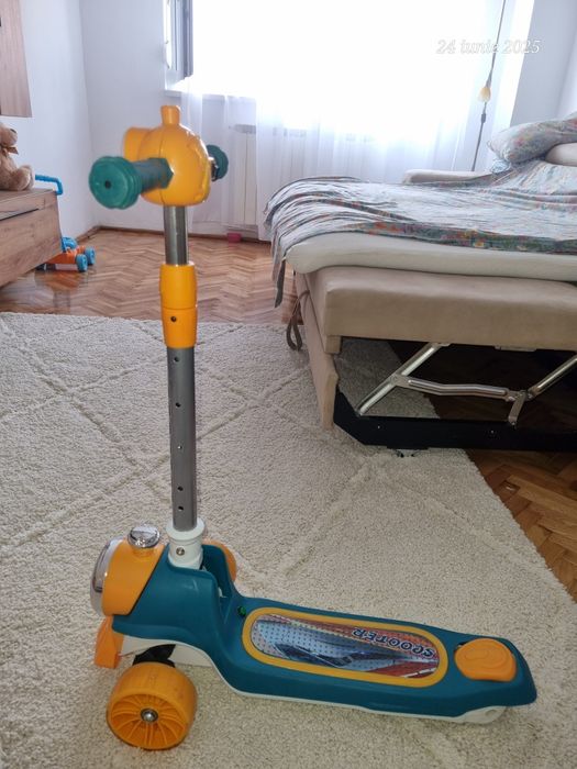 Trotineta cu forma de locomotiva