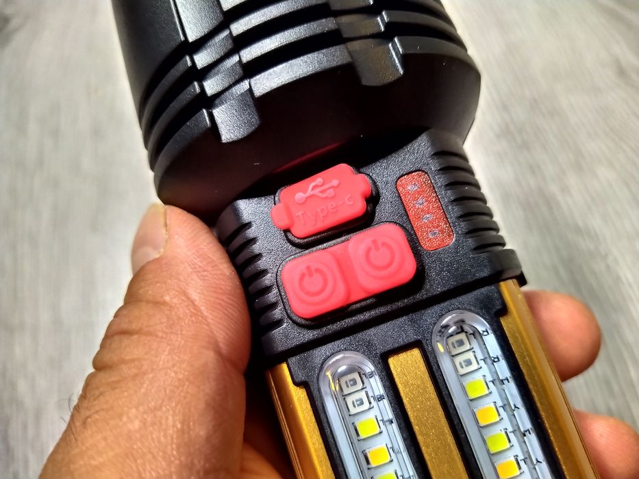 Lanterna XHP50 cu oglinda pentru distante mari cu incarcare solara-usb