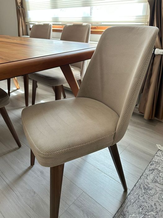 Трапезна маса от масив като ново!