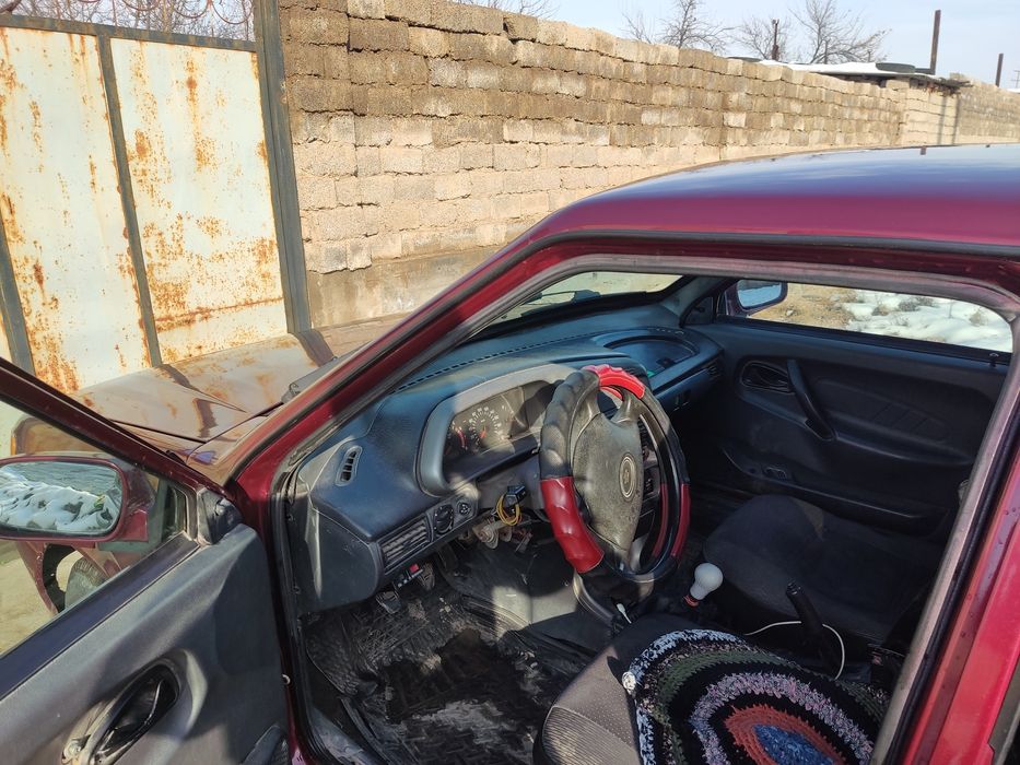 Лада 2115 сотилади.