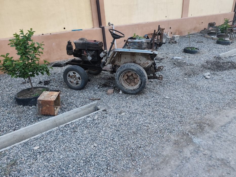 Mini traktor sotiladi