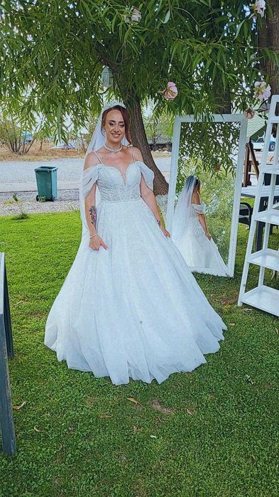Vand rochie de mireasa