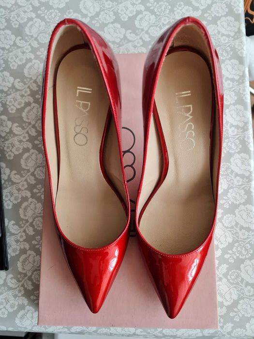 Pantofi noi din piele