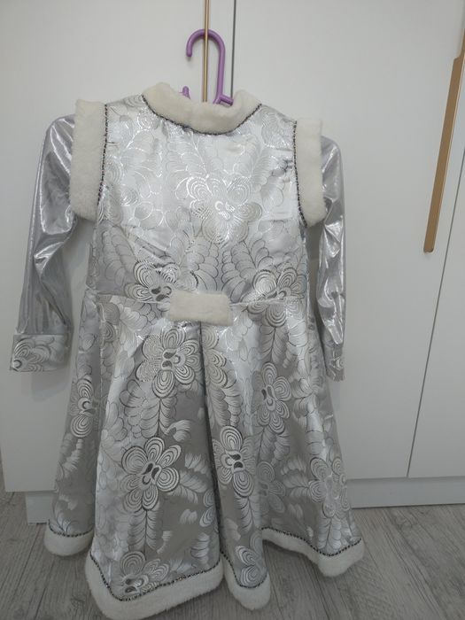 Продам костюм Снегурочки