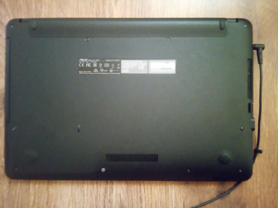 Лаптоп asus vivobook