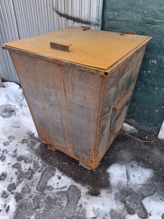 Мусорный контейнер