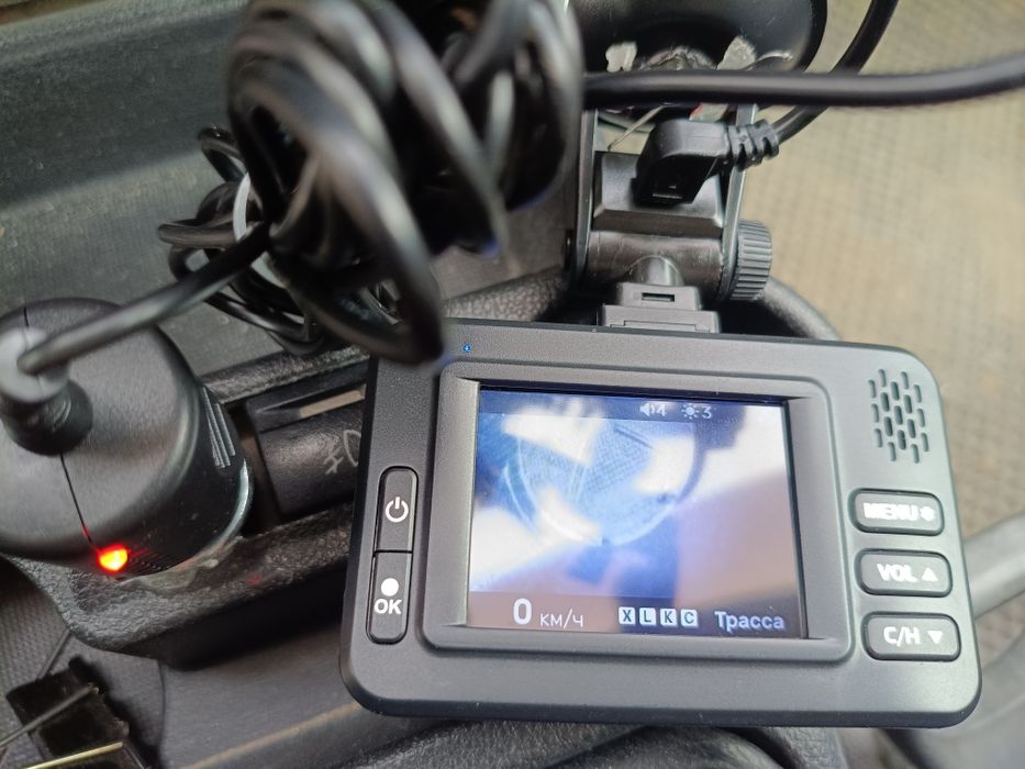 Видеорегистратор  Incar SDR-40
Tibet yepHbli