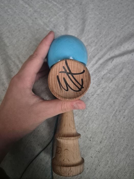 Kendama sweets radar semnata de xremus stare foarte buna folosita puti