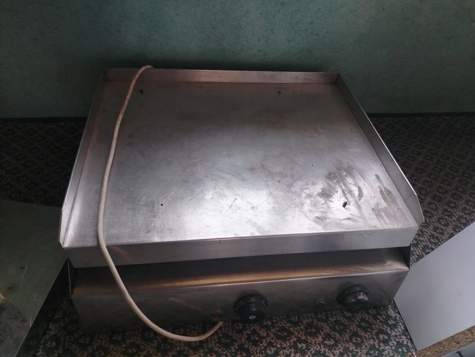Hoddog aparat sotiladi 1000 dolir kelushiladigon joyi bor